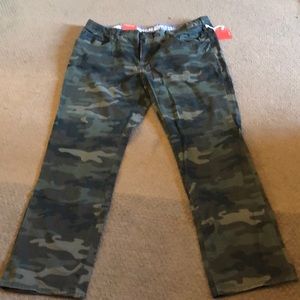 “Vintage” Mossimo men’s camo plants